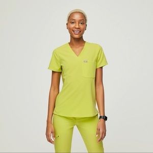 Figs scrubs in CITRON